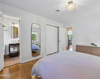 207 Stoughton Avenue - Photo Thumbnail 8