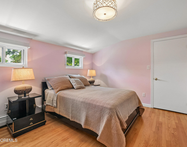 207 Stoughton Avenue - Photo Thumbnail 15