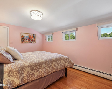 207 Stoughton Avenue - Photo Thumbnail 17