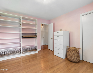 207 Stoughton Avenue - Photo Thumbnail 6