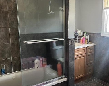 319 Roosevelt Avenue - Photo Thumbnail 7
