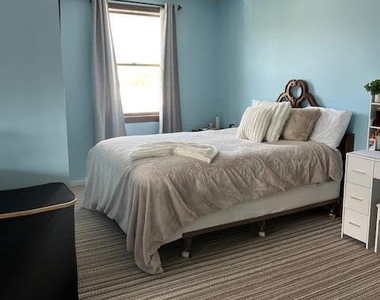 319 Roosevelt Avenue - Photo Thumbnail 5