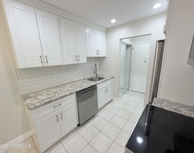 35 Amberly Drive - Photo Thumbnail 3