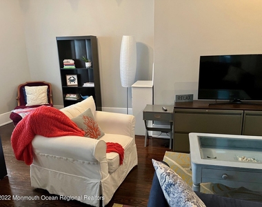 216 Main Street - Photo Thumbnail 8