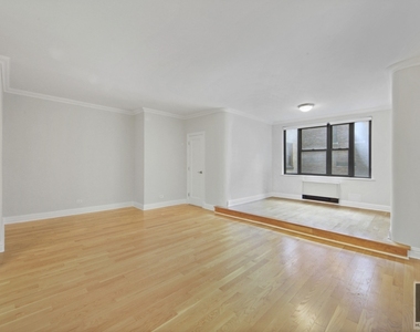 East 61st Street - Photo Thumbnail 1