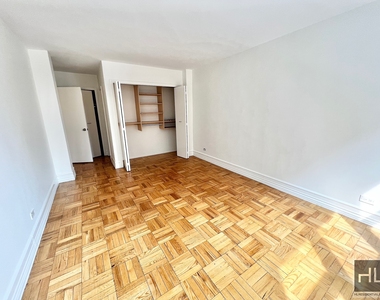East 79th Street - Photo Thumbnail 4