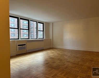 East 79th Street - Photo Thumbnail 1