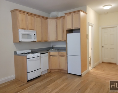East 89 Street - Photo Thumbnail 5