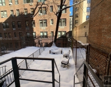 East 89 Street - Photo Thumbnail 9