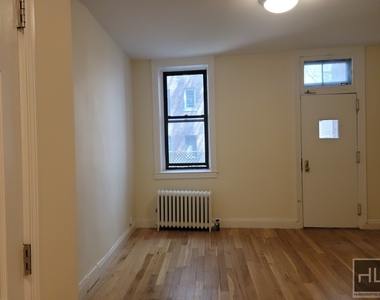 East 89 Street - Photo Thumbnail 7