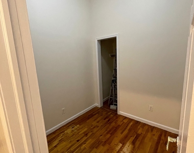 2 Avenue - Photo Thumbnail 10