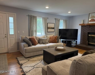 2806 Johnson Street - Photo Thumbnail 4