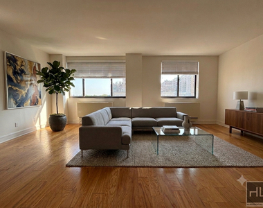 West 96th Street - Photo Thumbnail 1