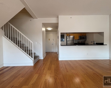 West 96th Street - Photo Thumbnail 4
