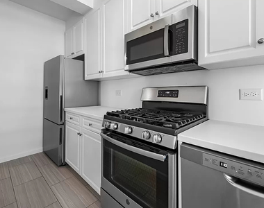 East 57th Street - Photo Thumbnail 2