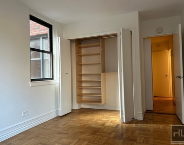 East 79th Street - Photo Thumbnail 5