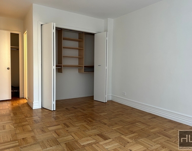 East 79th Street - Photo Thumbnail 3