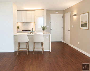 322 West 57 Street - Photo Thumbnail 3
