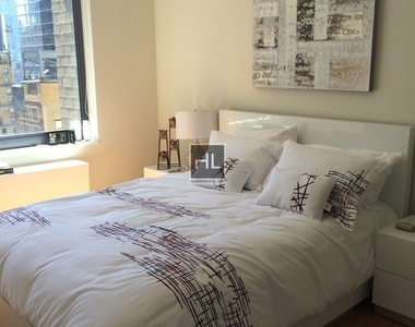 West 48th Street - Photo Thumbnail 1