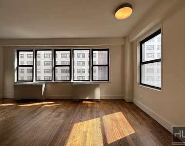 East 63 Street - Photo Thumbnail 7