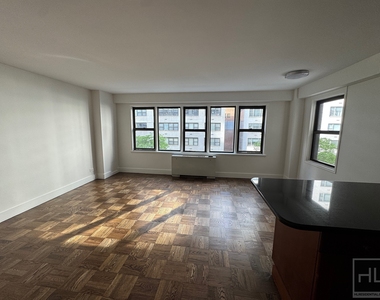 East 63 Street - Photo Thumbnail 14