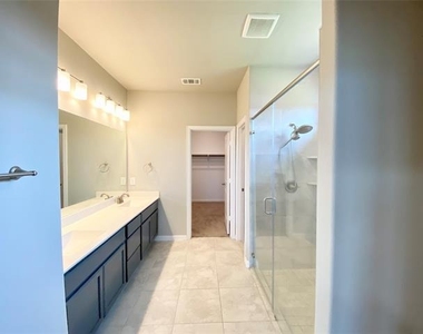 1602 Emerald Brook Drive - Photo Thumbnail 4