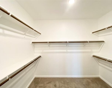1602 Emerald Brook Drive - Photo Thumbnail 5