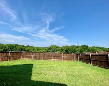 1602 Emerald Brook Drive - Photo Thumbnail 8