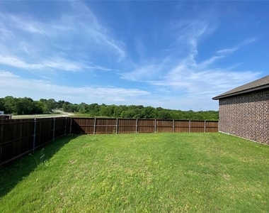 1602 Emerald Brook Drive - Photo Thumbnail 7