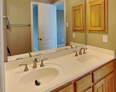3910 Compton Drive - Photo Thumbnail 12