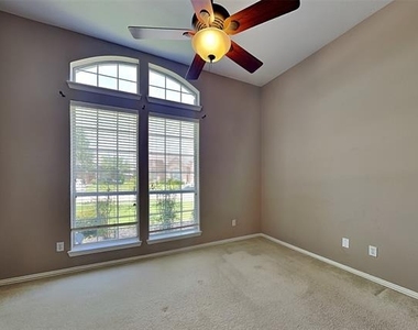 3910 Compton Drive - Photo Thumbnail 8
