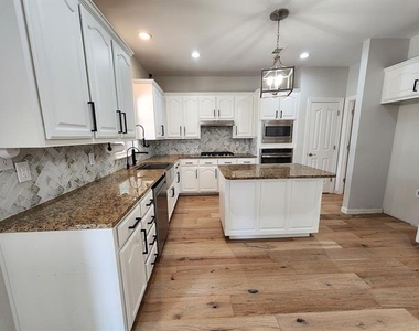 1808 Hidden Brook Trail - Photo Thumbnail 10