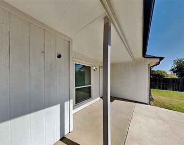 516 E Oak Street - Photo Thumbnail 14