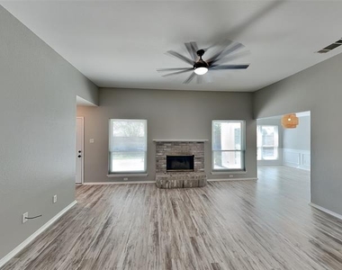 516 E Oak Street - Photo Thumbnail 1