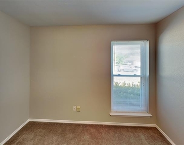 516 E Oak Street - Photo Thumbnail 11