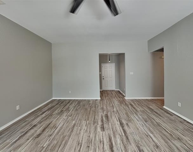 516 E Oak Street - Photo Thumbnail 5