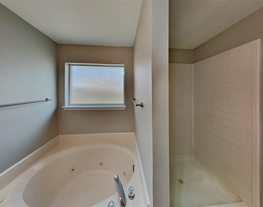 516 E Oak Street - Photo Thumbnail 8