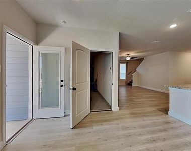 8441 Royal Star Road - Photo Thumbnail 6