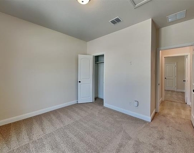 8441 Royal Star Road - Photo Thumbnail 12