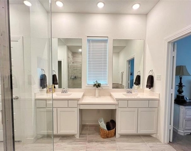 2410 Doncaster Drive - Photo Thumbnail 4