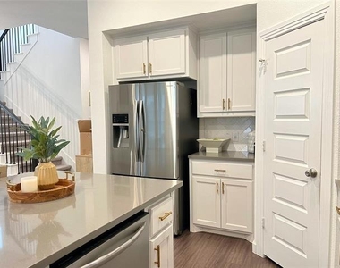 2410 Doncaster Drive - Photo Thumbnail 2