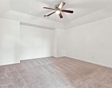 2410 Doncaster Drive - Photo Thumbnail 25