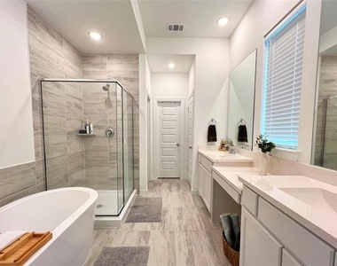 2410 Doncaster Drive - Photo Thumbnail 5
