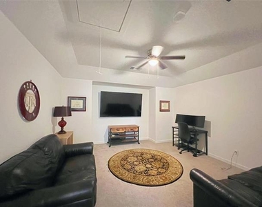 2410 Doncaster Drive - Photo Thumbnail 14