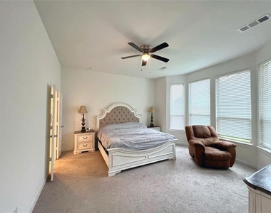 2410 Doncaster Drive - Photo Thumbnail 3