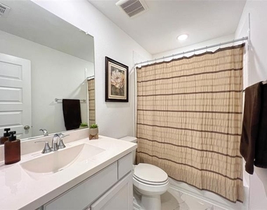 2410 Doncaster Drive - Photo Thumbnail 15