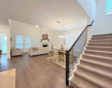 2410 Doncaster Drive - Photo Thumbnail 10