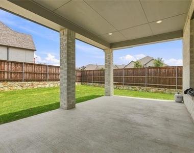 2410 Doncaster Drive - Photo Thumbnail 30
