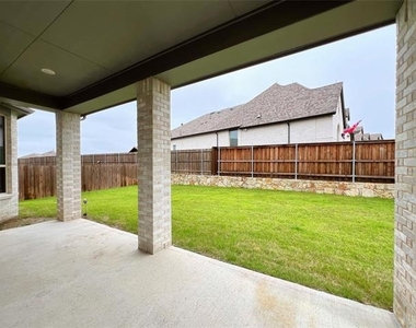 2410 Doncaster Drive - Photo Thumbnail 19