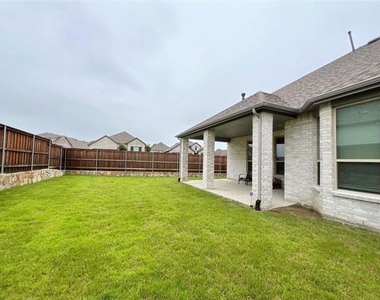 2410 Doncaster Drive - Photo Thumbnail 20